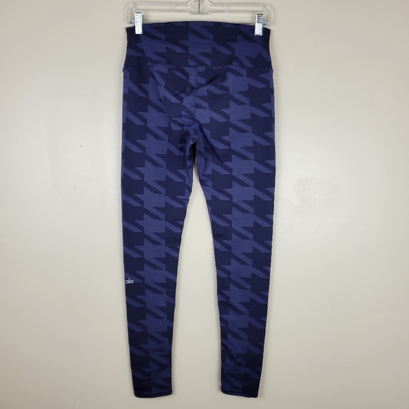 Alo Houndstooth Leggings - Picture 4 of 7